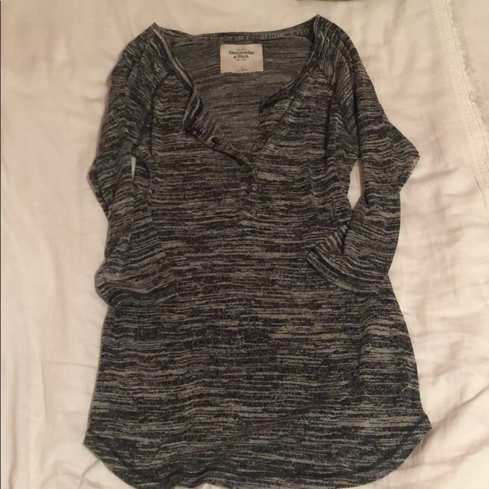 ⭐️✨2 for$15 ✨⭐️
Abercrombie & Fitch 3/4 sleeve shirt size small